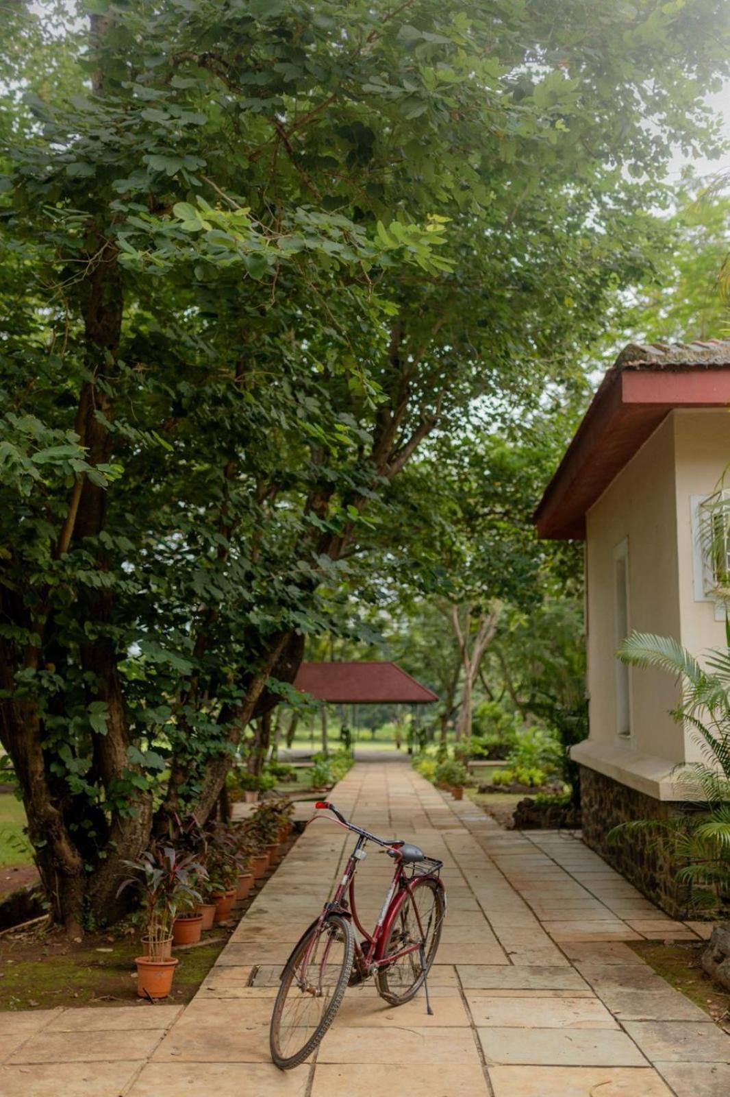 Modi'S Resort, Karjat Buitenkant foto